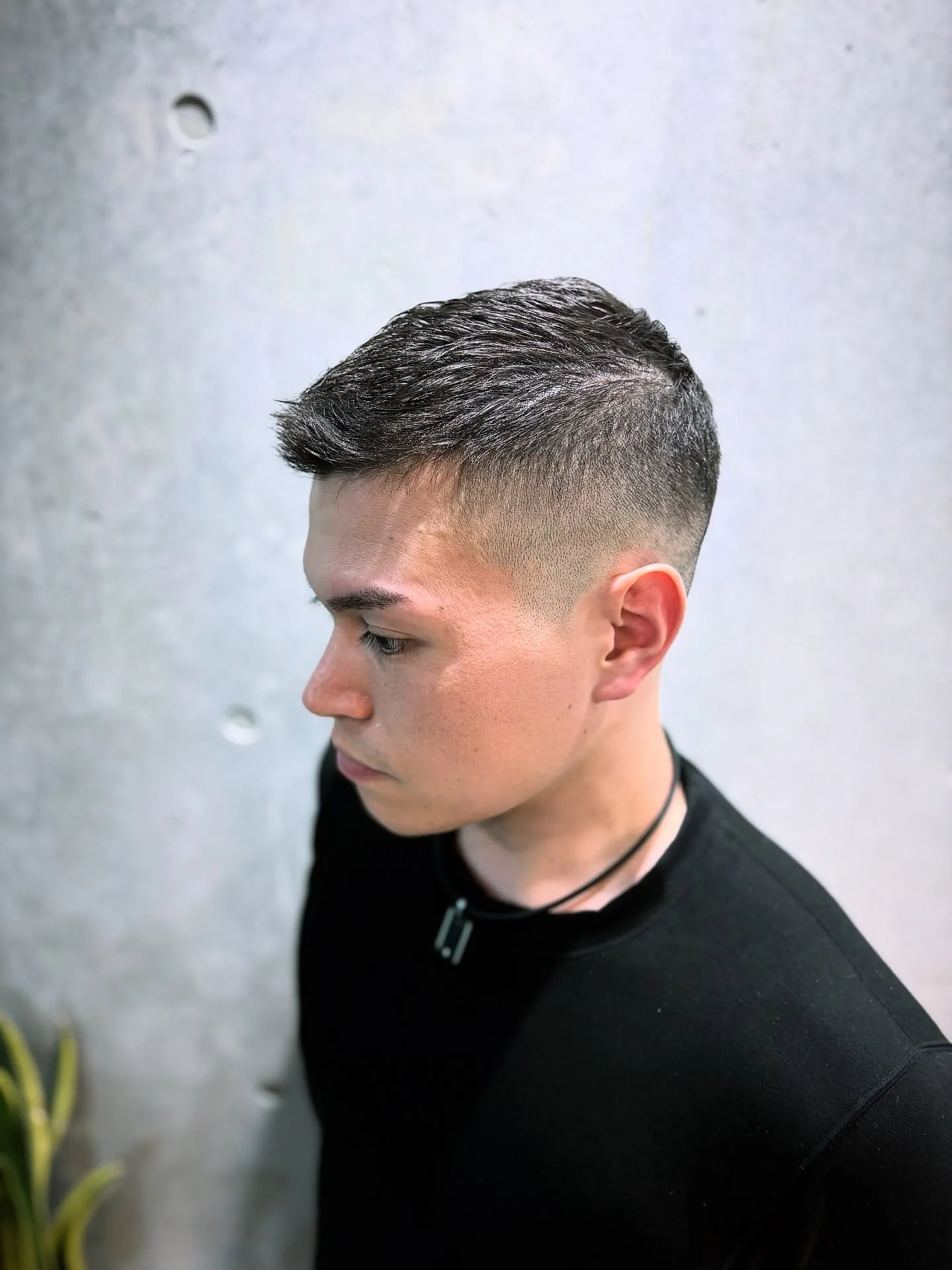 「フェードで魅せるクルーカット」