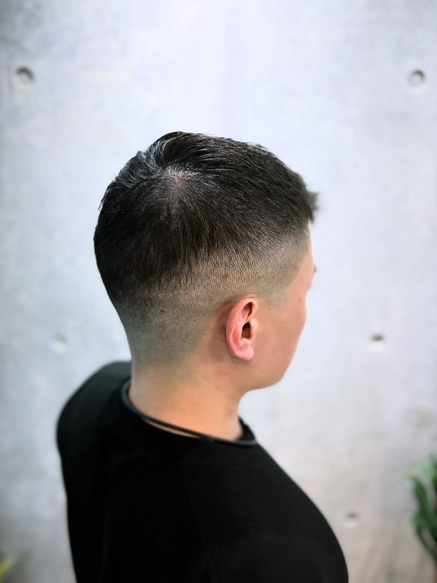 「フェードで魅せるクルーカット」